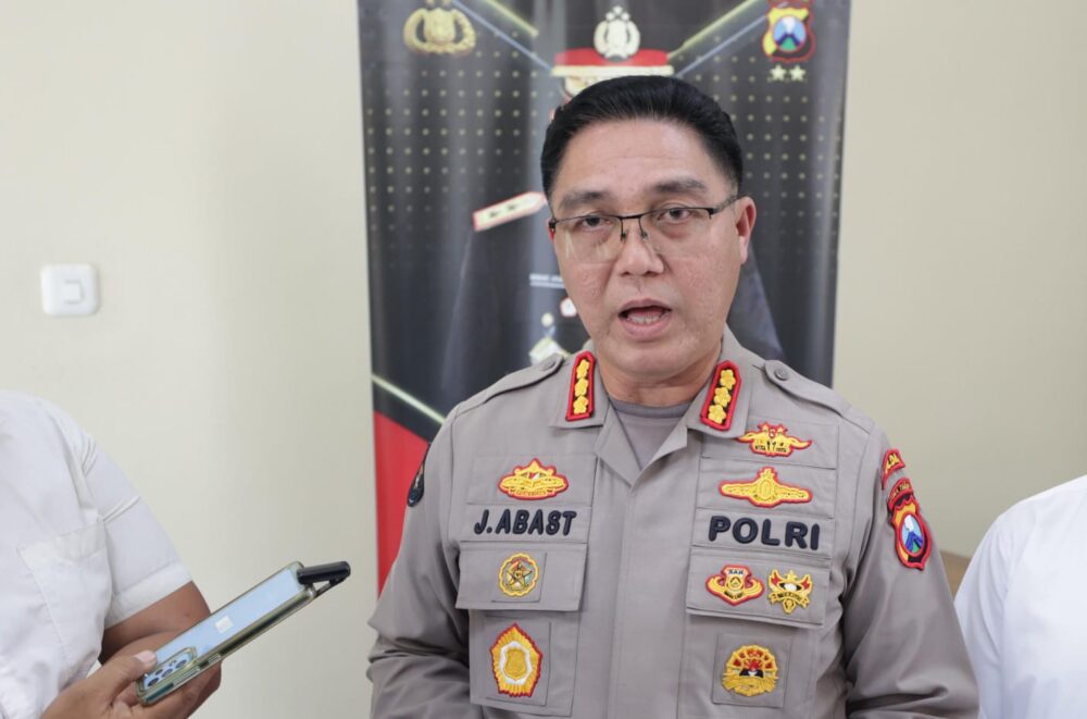 Kabid Humas Polda Jawa Timur, Kombes Pol Jules Abraham Abast